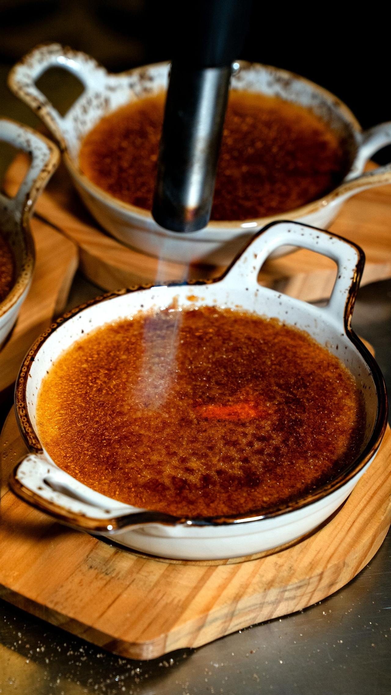 Crème brûlée caramélisée au chalumeau
