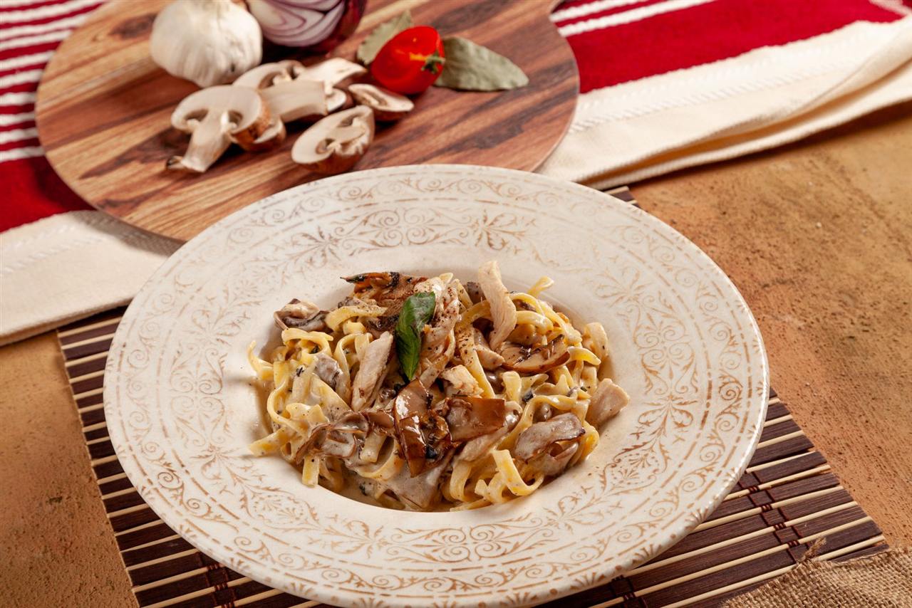 Assiette de tagliatelles aux champignons